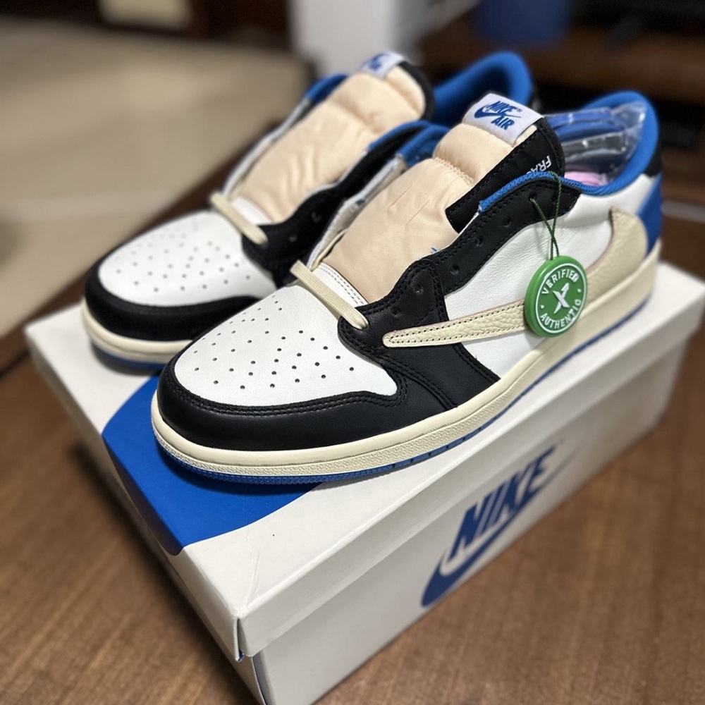 Jordan 1 fragment low brand new comes with everything. Selling for a great deal